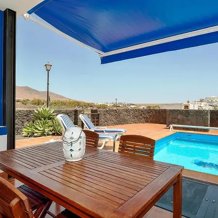 Ombrosa Playa Blanca (Lanzarote)
